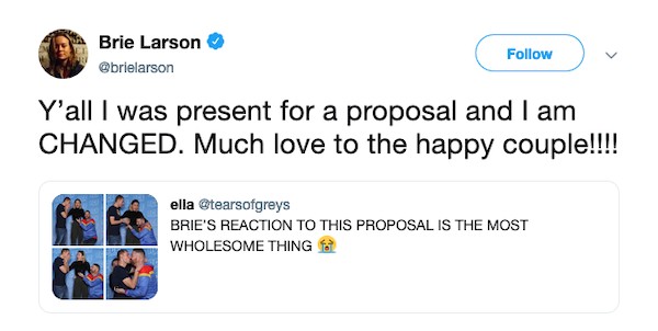 O tuíte de Brie Larson expondo sua surpresa com o pedido de casamento feito na frente dela durante um encontro com fãs em uma convenção de cultura pop (Foto: Twitter)