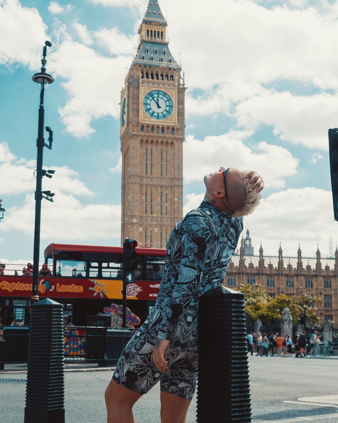 Gloria Groove curte passeio em Londres durante turnê europeia (Foto: Reprodução/Instagram)