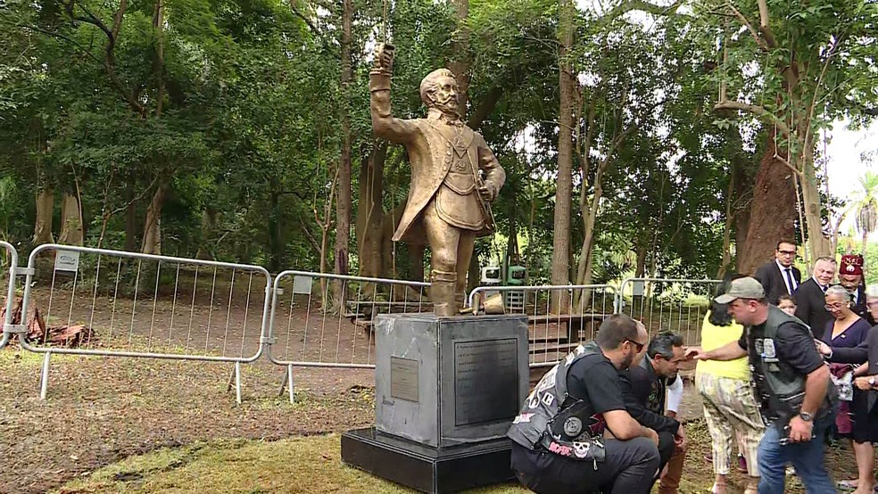 Estátua de Dom Pedro I é inaugurada no Parque da Independência, na Zona Sul de SP — Foto: Reprodução/TV Globo