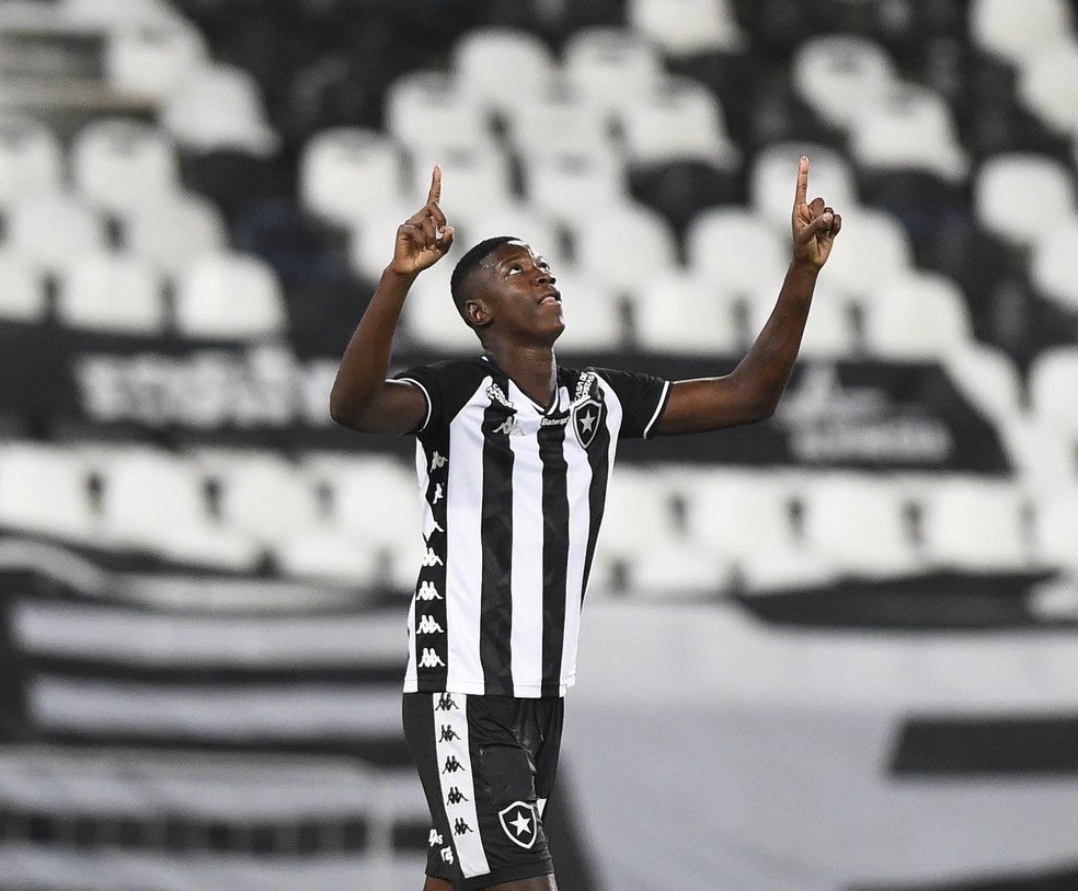 Primeiro gol de Matheus Babi com a camisa do Botafogo foi em amistoso com o Fluminense — Foto: André Durão