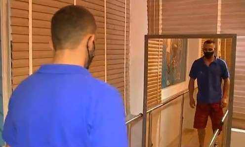 Trabalhador de carvoaria que perdeu perna consegue nova prótese após vaquinha feita por moradores: 'Alegria grande'