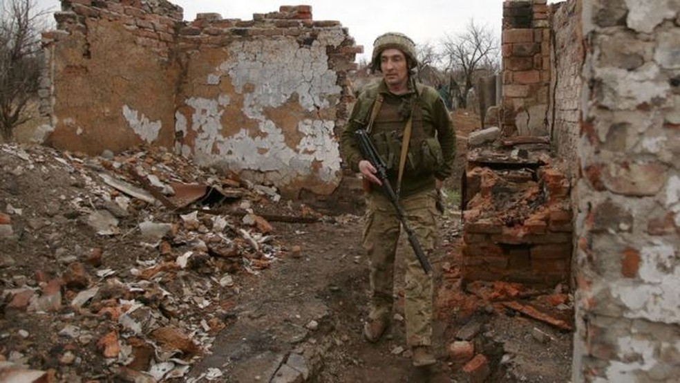 Áreas do leste da Ucrânia foram devastadas pelo conflito em andamento com separatistas apoiados pela Rússia — Foto: Getty Images/BBC