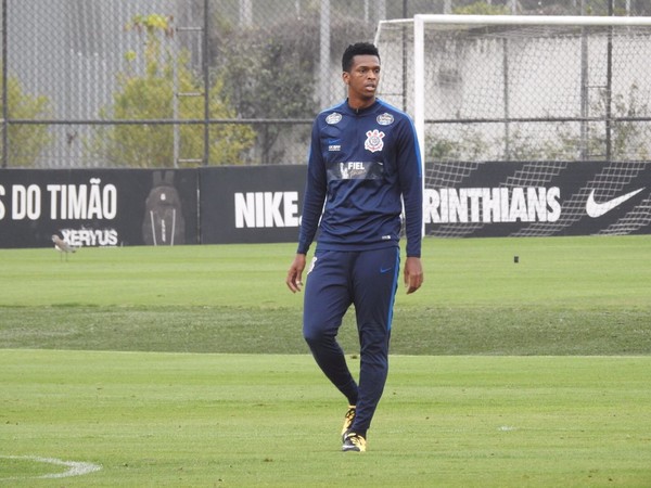 Intensidade e irritação nos erros: veja como foi o treino do Timão nesta quinta