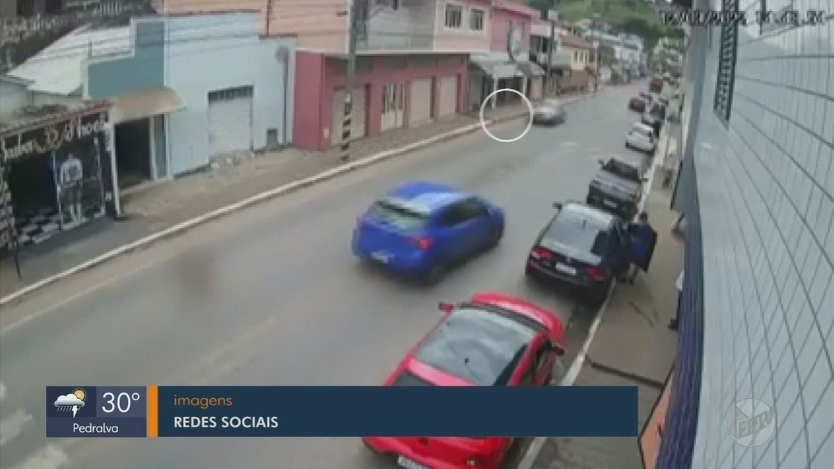 VÍdeo Jovem é Preso Após Atropelar Adolescente Fugir E Bater Carro Em Barranco Na Br 459 Em 9684