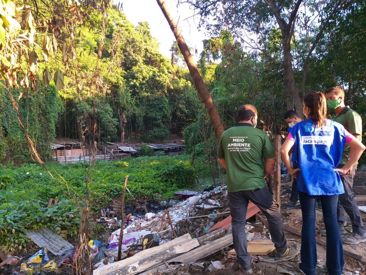 Secretaria de Meio Ambiente fecha lixão clandestino na Praça Seca Rio de Janeiro G1