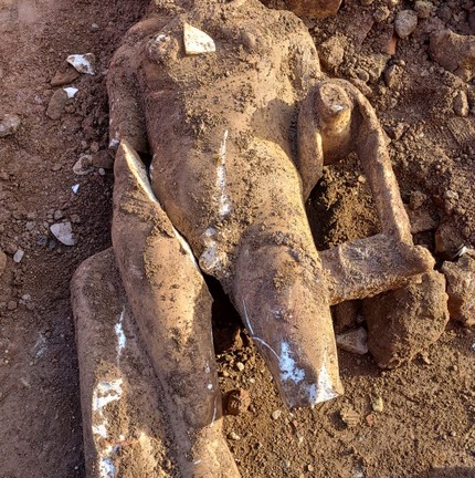 A estátua encontra-se danificada após séculos debaixo da terra — Foto: Divulgação/Parque Arqueológico de Appia Antica