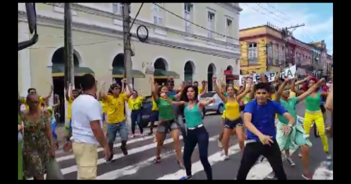 G1 - Grupo protesta contra o PT e faz flash mob, em Belém - notícias em ...
