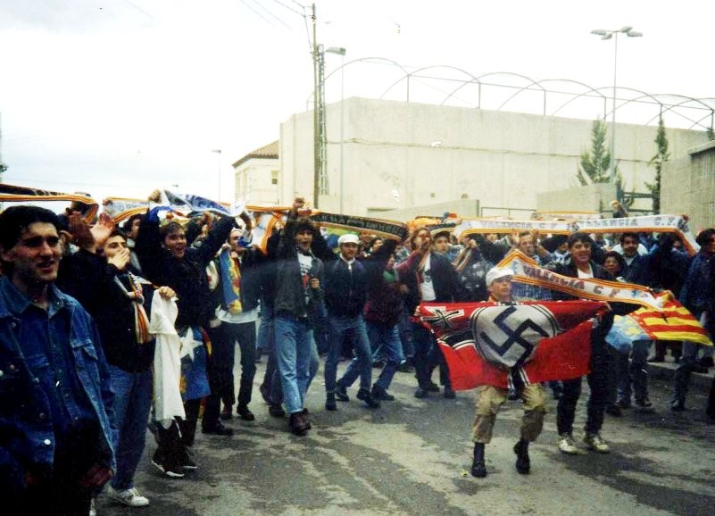 O grupo de torcedores chamado Yomus surgiu em 1983 num contexto político muito marcado pela agitação e violência — Foto: Reprodução