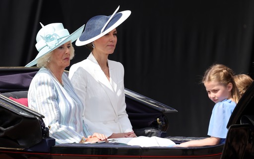 Kate Middleton chega com os filhos e Camila Parker para o Jubileu da rainha Elizabeth