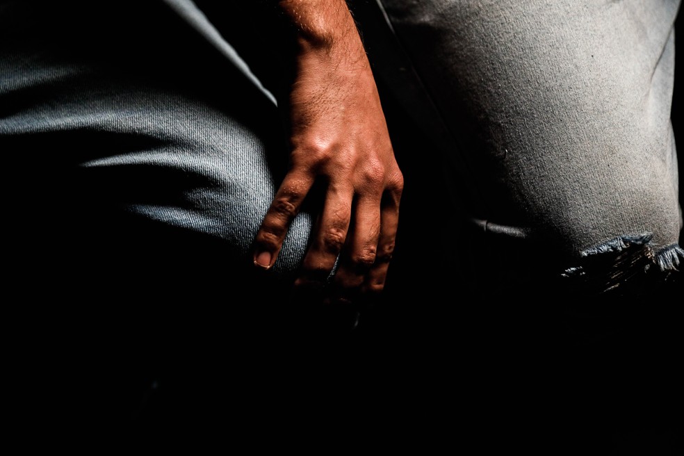 Mão de homem em imagem de arquivo — Foto: Tiago Ghizoni/ NSC