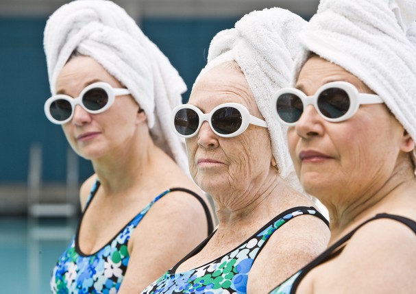 3 elderly ladies by poolside (Foto: Getty Images)