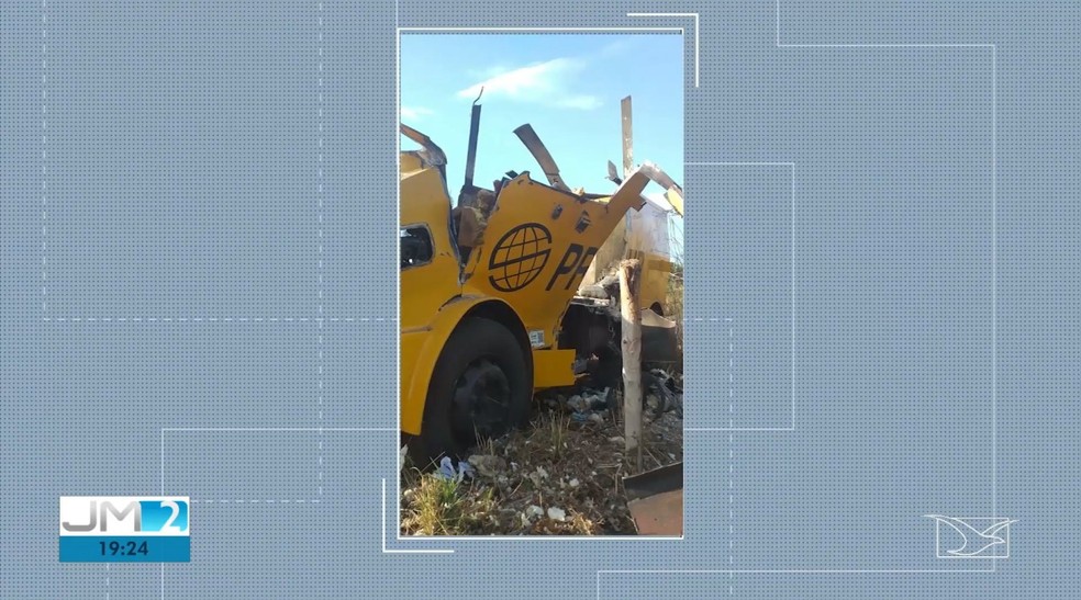 Carro-forte ficou destruído durante a explosão. — Foto: Reprodução/TV Mirante
