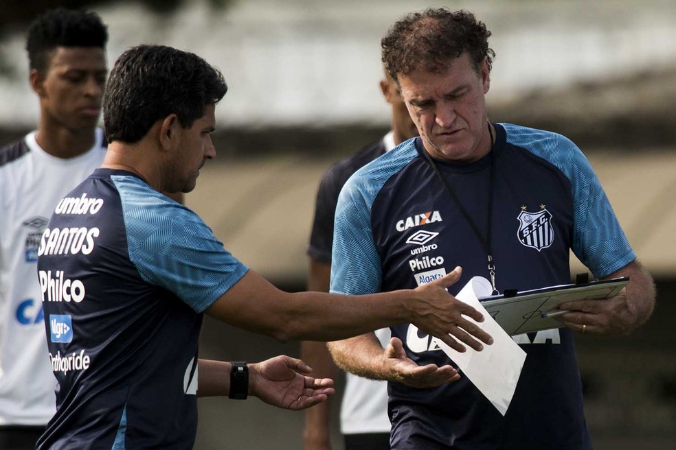 Cuca e Eudes Pedro em treino do Santos â€” Foto: Ivan Storti/Santos FC