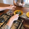 Foto: (Apresentadora Rita Lobo faz transmissões ao vivo na internet, com receitas e dicas para quem quer aprender a cozinhar na quarentena / Reprodução/Instagram/Rita Lobo)