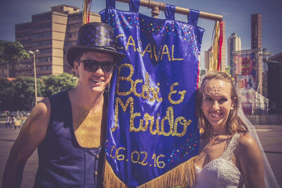 Casamento de Emiliano e Bárbara num bloco de Carnaval de BH em 2016