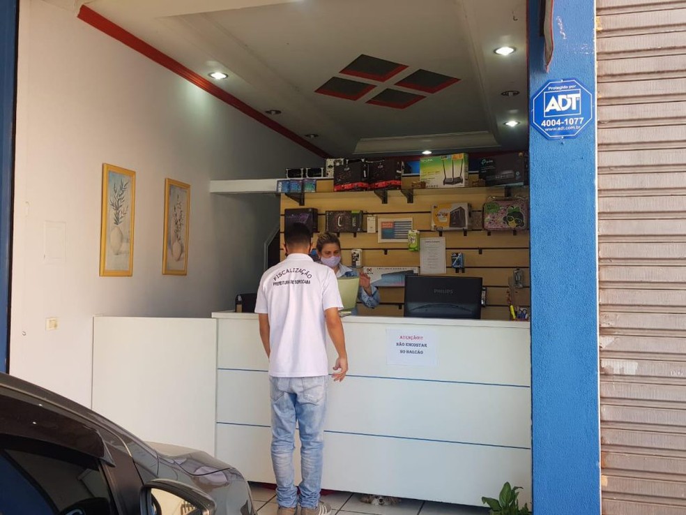 Fiscais fecham estabelecimentos e interditam desmanche em Sorocaba &mdash; Foto: Divulga&ccedil;&atilde;o/Prefeitura de Sorocaba