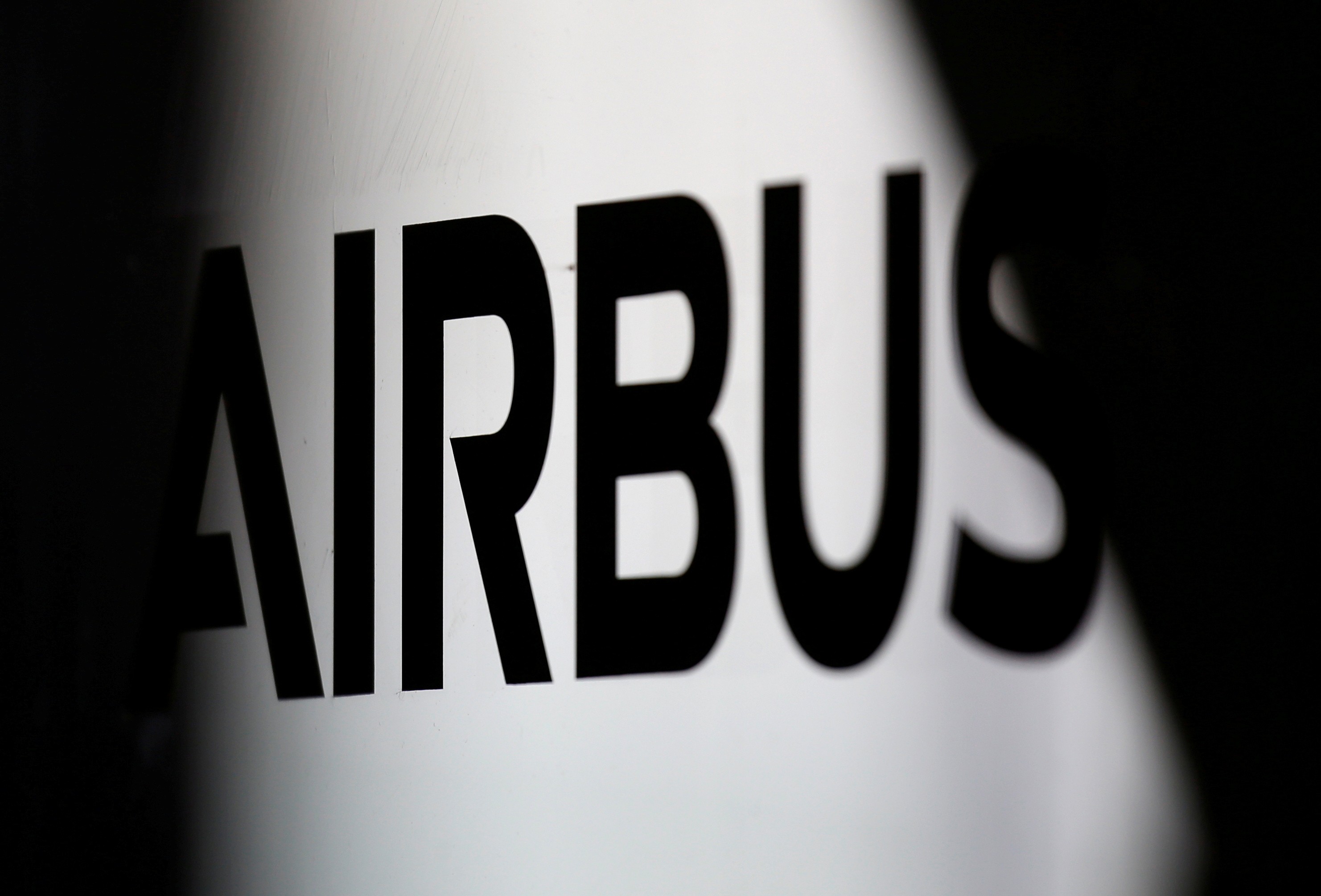 Airbus deve superar Boeing como maior fabricante de aviões do mundo thumbnail