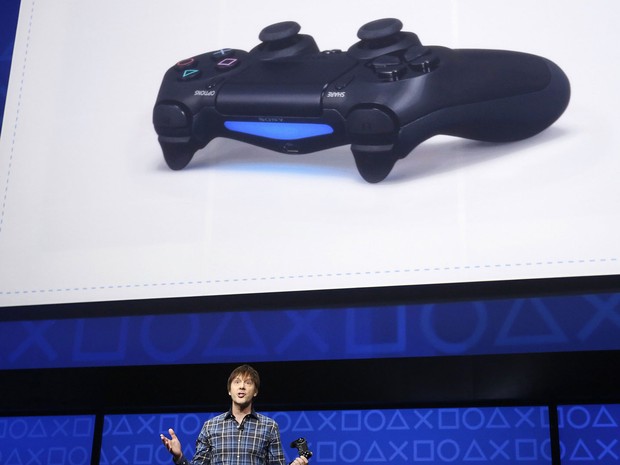 G1 - Sony mostra o novo console PS4, que chega no fim do ano por US$ 400 -  notícias em E3 2013