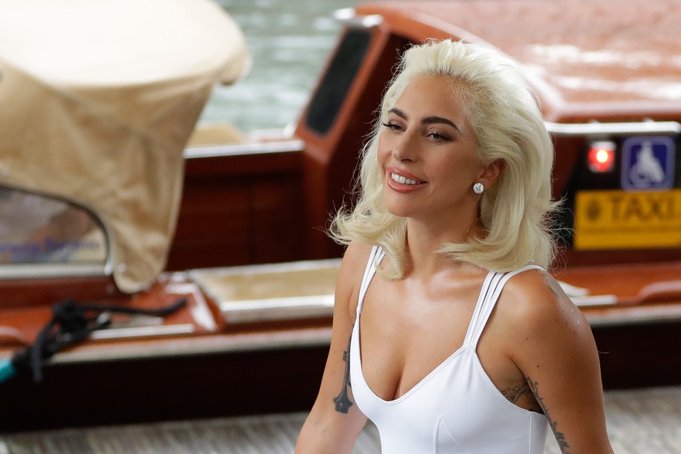 A cantora e atriz Lady Gaga chega para sessÃ£o de fotos do filme 'A Star is Born' na 75Âª ediÃ§Ã£o do Festival de Veneza, na ItÃ¡lia â€” Foto: Kristy Wigglesworth/AP