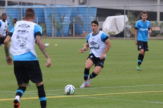 Lesão de Giuliano preocupa Grêmio para jogo de estreia na Libertadores