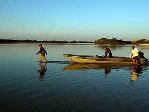 Pesca no rio Araguaia é fonte de renda em Nova Xavantina-MT. (Foto: José Medeiros/Secom-MT)