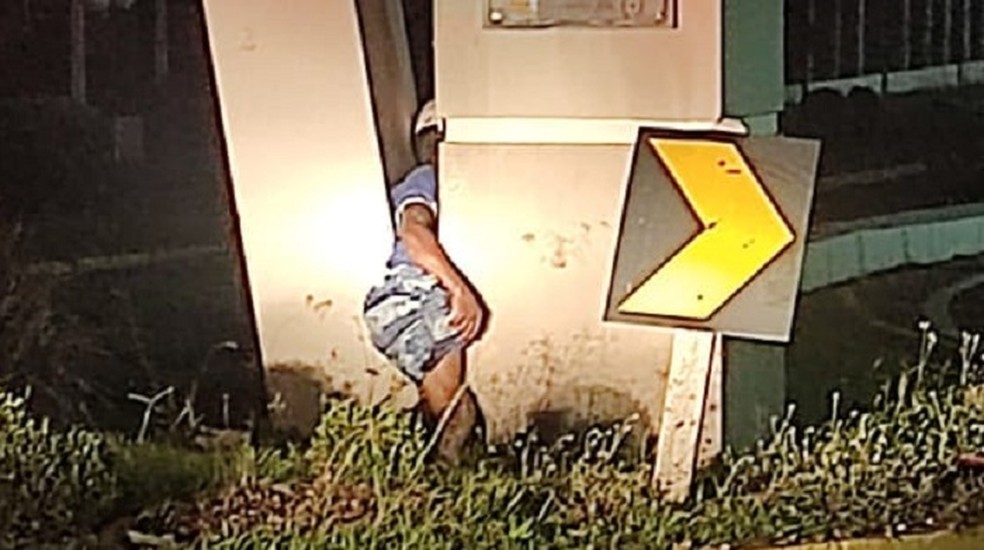 Homem morre após colidir moto contra portal de entrada de Parapuã (SP) — Foto: Cedida