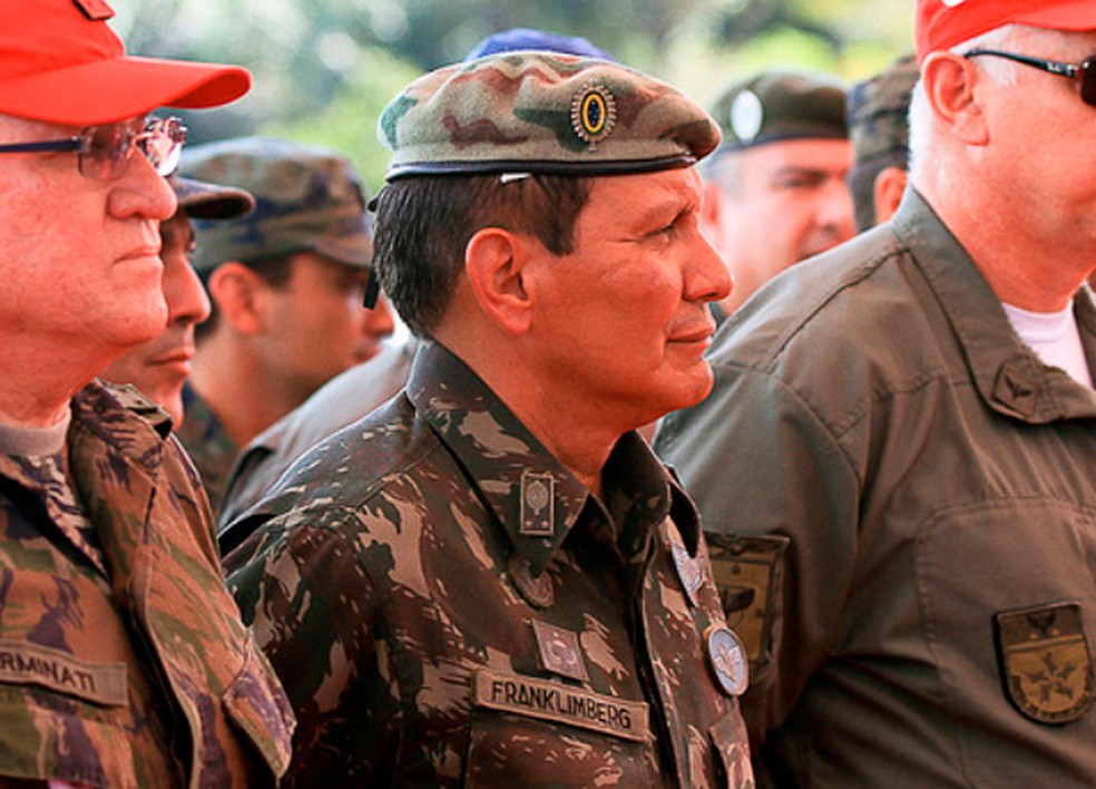 General Franklimberg Ribeiro de Freitas durante cerimônia militar — Foto: Sargento Rezende/FAB