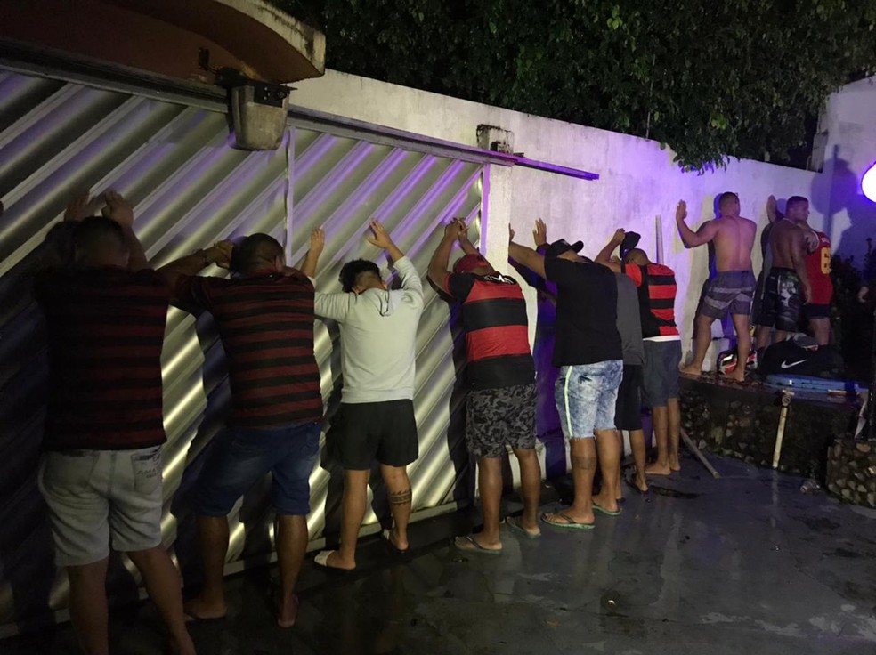 Presos em festa clandestina em Manaus — Foto: Jucélio Paiva/Rede Amazônica