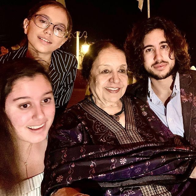 Fatma Zakaria com os netos (Foto: Reprodução Instagram)