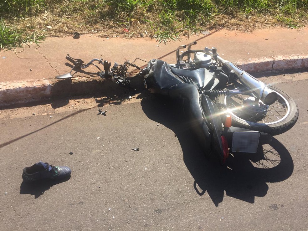 Motociclista morreu na Avenida Raimundo Maiolini, em Presidente Prudente — Foto: Murilo Zara/TV Fronteira