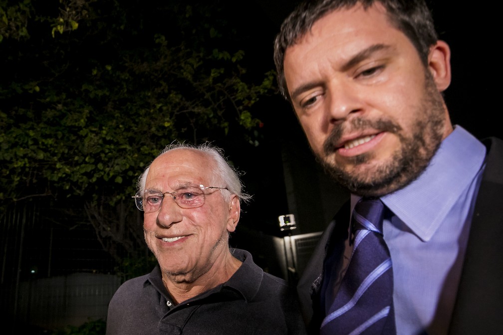 Ex-assessor e amigo de Temer, advogado JosÃ© Yunes (Ã  esq. deixa a sede da PolÃ­cia Federal em SÃ£o Paulo na noite de sÃ¡bado (Foto: Marcelo Chello/CJPress/EstadÃ£o ConteÃºdo)