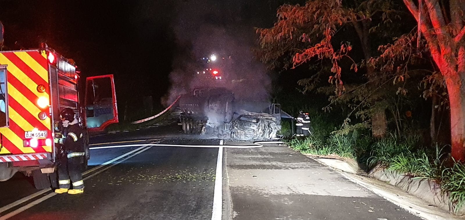Motorista morre carbonizado ao bater de frente com caminhão em Monte Aprazível
