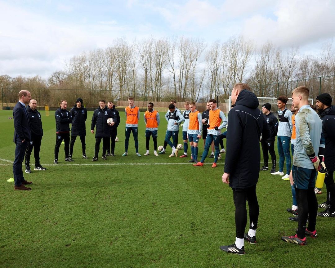 Príncipe William no treino do Aston Villa — Foto: Reprodução/Redes sociais
