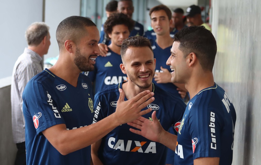 Fla ainda aguarda aval médico para retorno de Ederson aos treinamentos