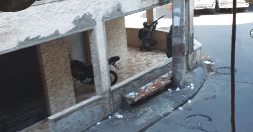 Militares no Complexo da Penha (Foto: Reprodução/Redes sociais)