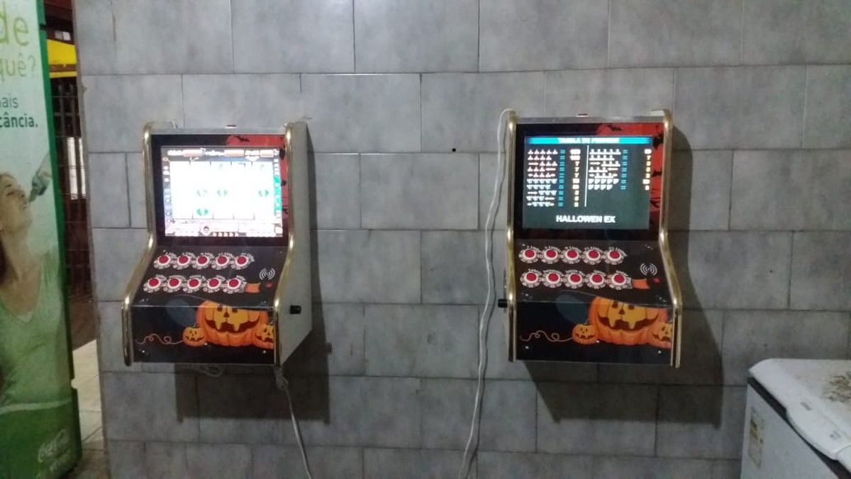 Caca niqueis sem deposito Football Carnival