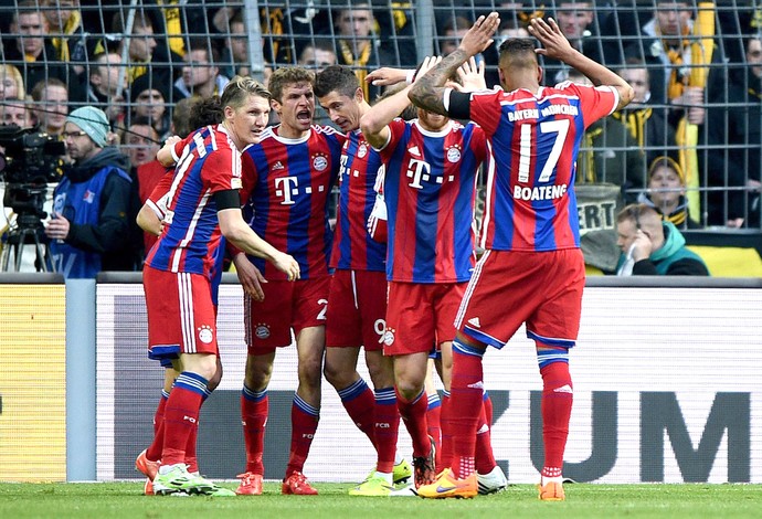 Lewandowski comemoração Borussia Dortmund x Bayern de Munique (Foto: EFE)
