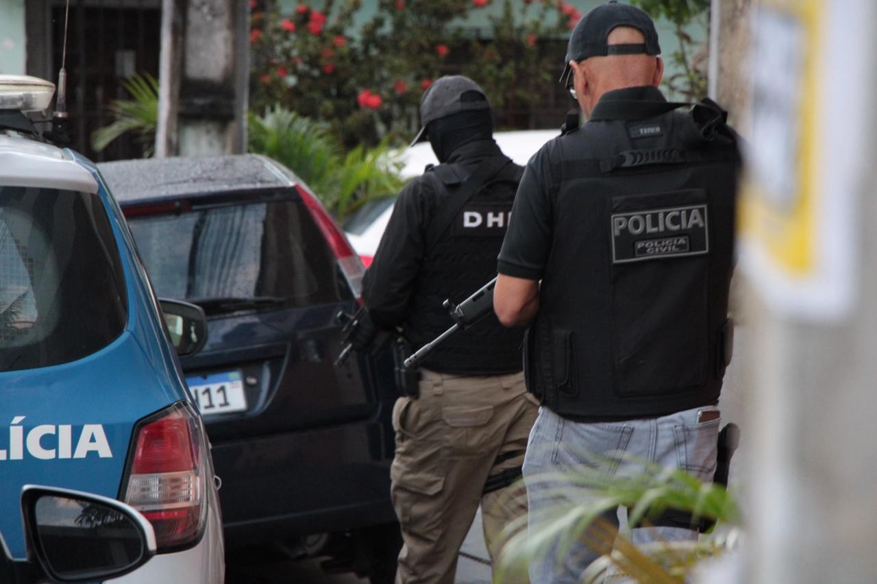 Homem é preso por suspeita de furtar 6 kg de carnes, costelas e uma garrafa de bebida em mercado na BA