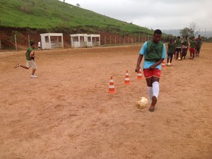 Jovens de projeto social de JF disputam torneio na Toca da Raposa