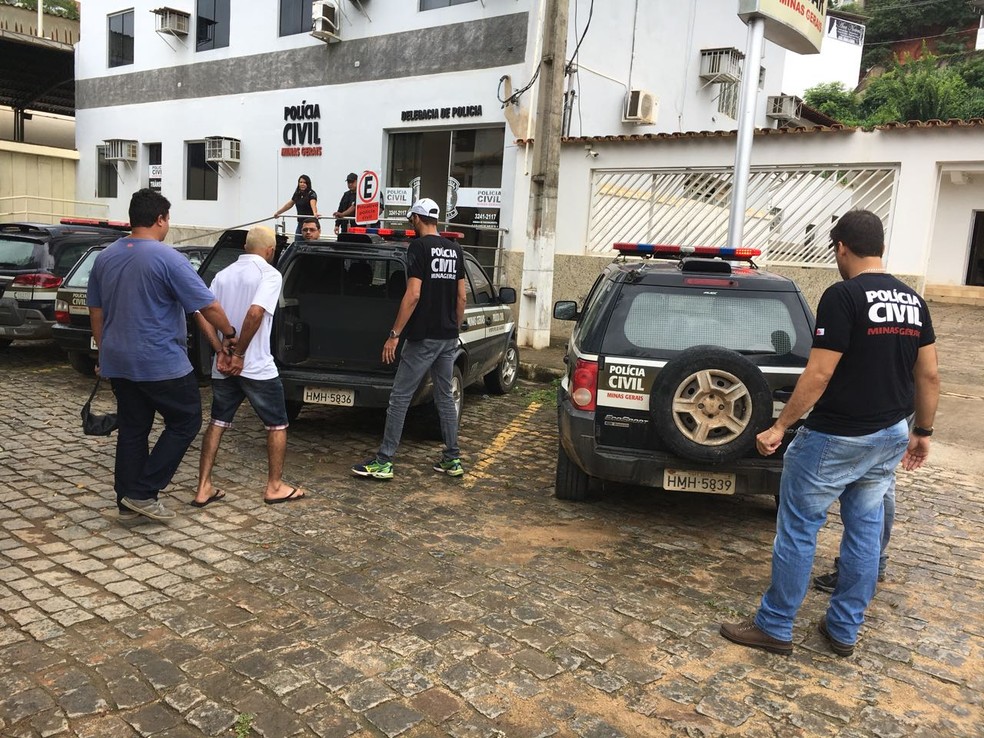 Homens foram presos em Mantena (Foto: Polícia Civil/ Divulgação)