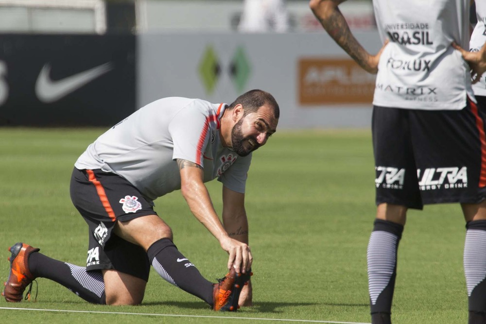 Danilo vira opção de desespero no Corinthians na reta final do Paulistão