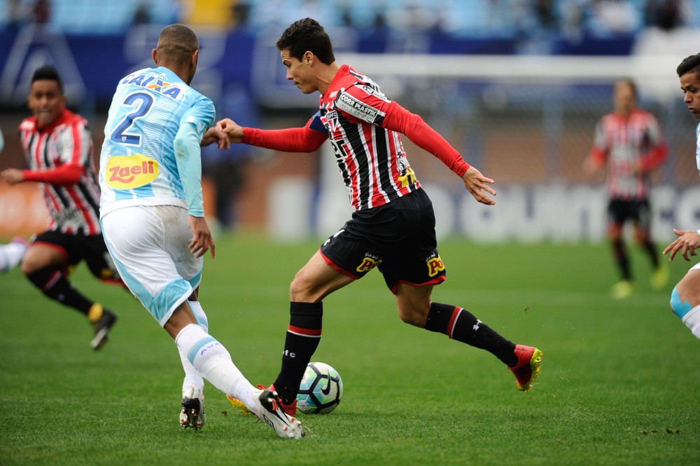 Sidão erra muito, e Hernanes marca de pênalti; confira as atuações