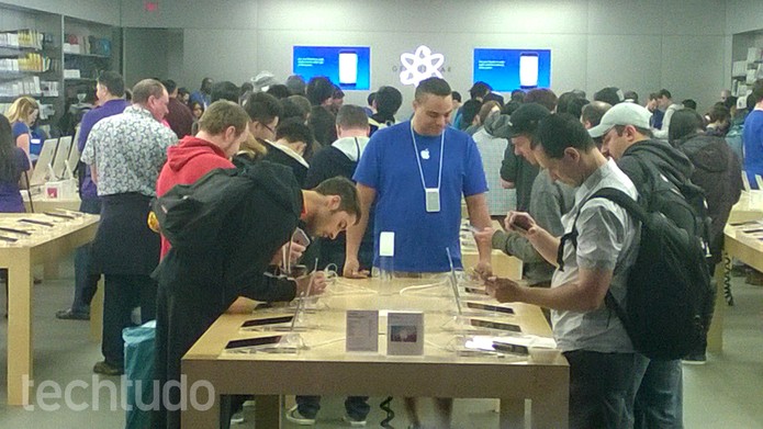 Primeiras pessoas já podem ter acesso aos novos iPhones (Foto: Elson de Souza/TechTudo)