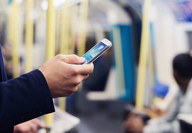 Celular ; uberização ; serviços pela internet ; internet móvel ; mobile ; conectividade (Foto: Shutterstock)