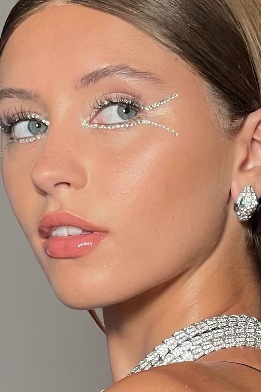 Saiba quais tendências de maquiagem podem bombar em 2022 segundo profissionais (Foto: Instagram/ @annesophiecosta)