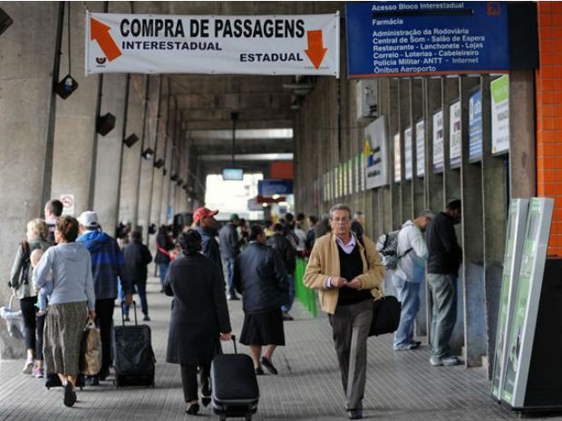 CURITIBA,14 DE NOVEMBRO DE 2013 – MOVIMENTO NA RODOVIARIA DE CURITIBA