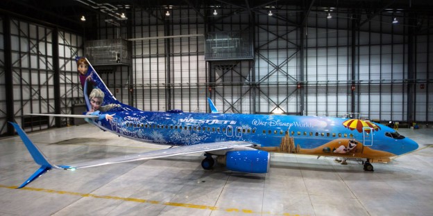 WestJet e Disney se unem para fazer avião inspirado em Frozen (Foto: WestJet)