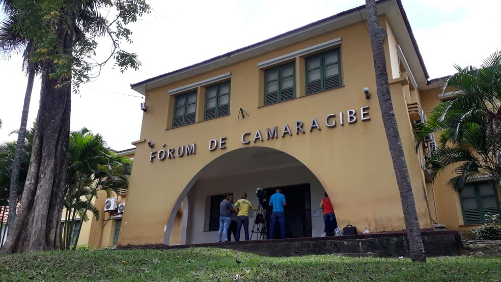 Julgamento de Jussara Rodrigues teve início na manhã desta segunda-feira (4) no Fórum de Camaragibe — Foto: Clarissa Góes/TV Globo