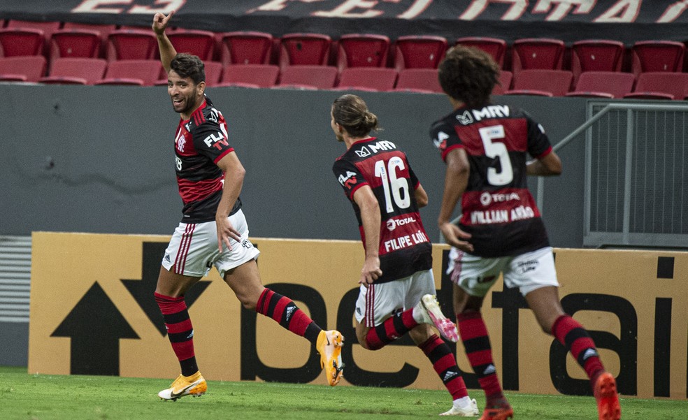 Pepê comemora o segundo gol do Flamengo diante do Palmeiras — Foto: Alexandre Vidal / Flamengo