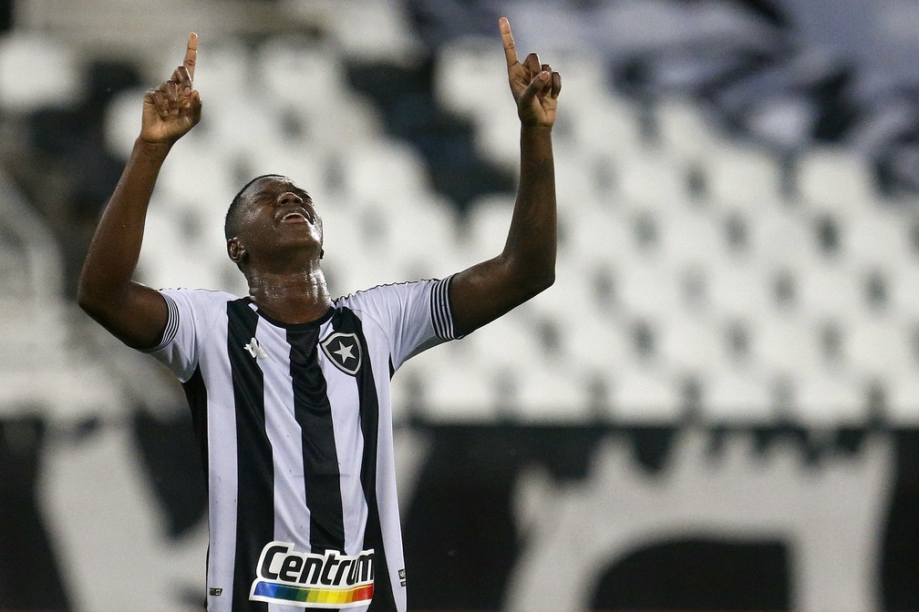 Matheus Babi marcou dois gols na vitória do Botafogo sobre o Resende — Foto: Vitor Silva/Botafogo